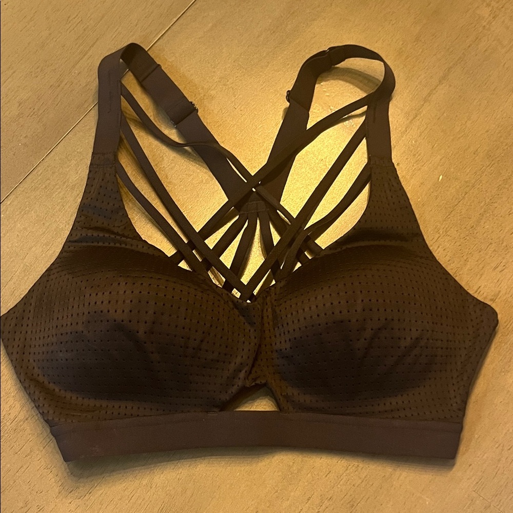 NWOT VICTORIA SPORT Victoria’s Secret 34C Women's Black Strappy Sports Bra